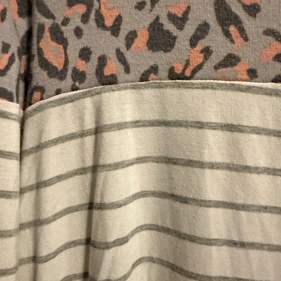 🐆 **Haptics by Holly Harper Colorblock Leopard & Stripe Top – Size S** 🐆 - Picture 3 of 6